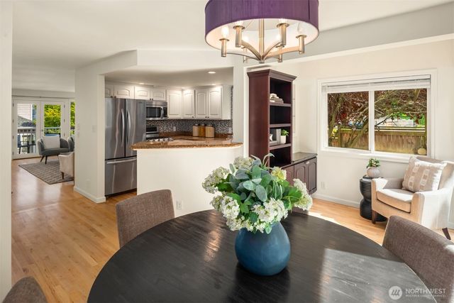 2310 W Dravus Street, Seattle, WA 98199