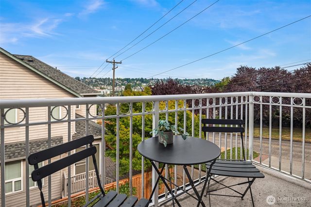 2310 W Dravus Street, Seattle, WA 98199