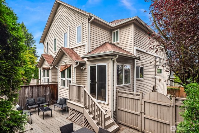 2310 W Dravus Street, Seattle, WA 98199