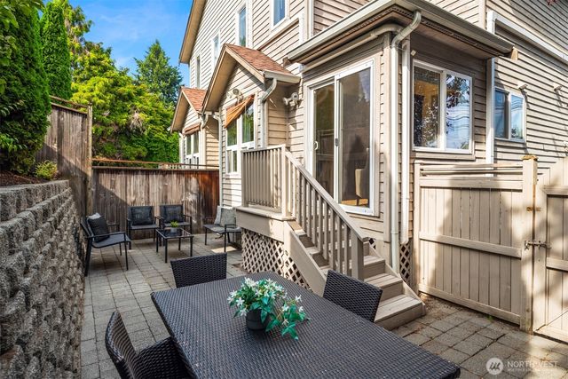 2310 W Dravus Street, Seattle, WA 98199
