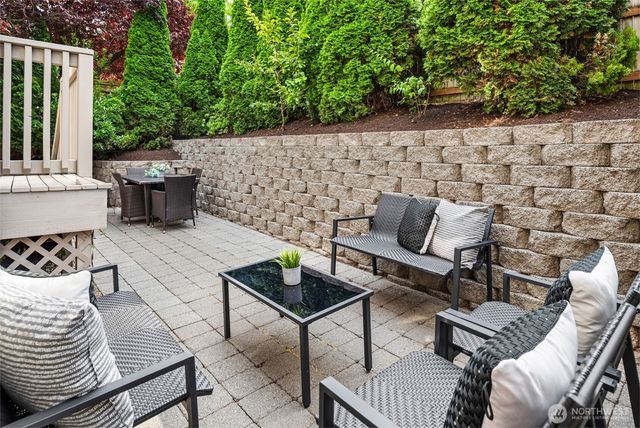 2310 W Dravus Street, Seattle, WA 98199