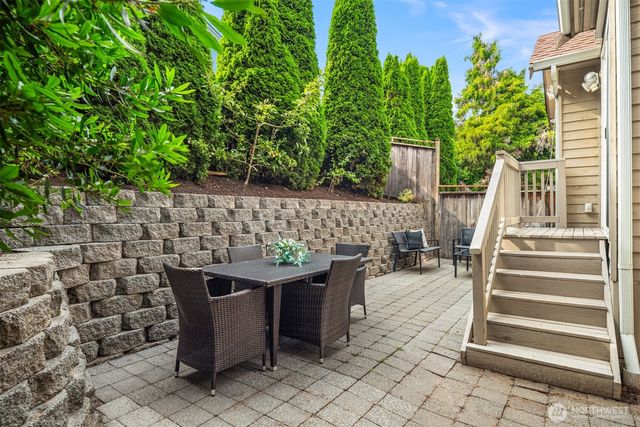 2310 W Dravus Street, Seattle, WA 98199