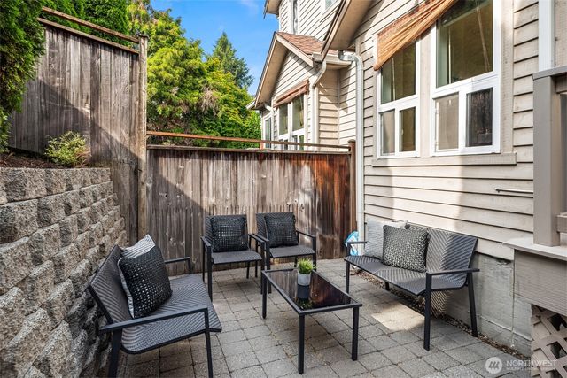 2310 W Dravus Street, Seattle, WA 98199