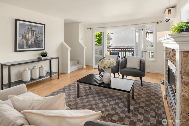 2310 W Dravus Street, Seattle, WA 98199