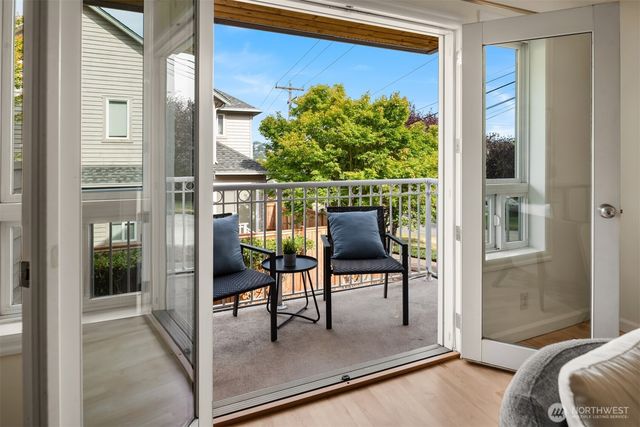 2310 W Dravus Street, Seattle, WA 98199