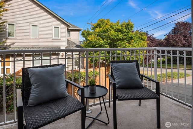 2310 W Dravus Street, Seattle, WA 98199