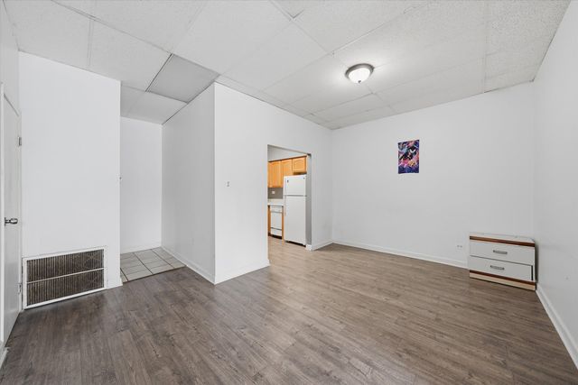 3926 W Columbus Avenue 3926, Chicago, IL 60652