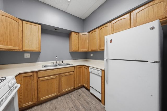 3926 W Columbus Avenue 3926, Chicago, IL 60652