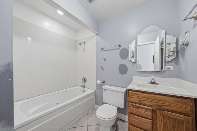 3926 W Columbus Avenue 3926, Chicago, IL 60652