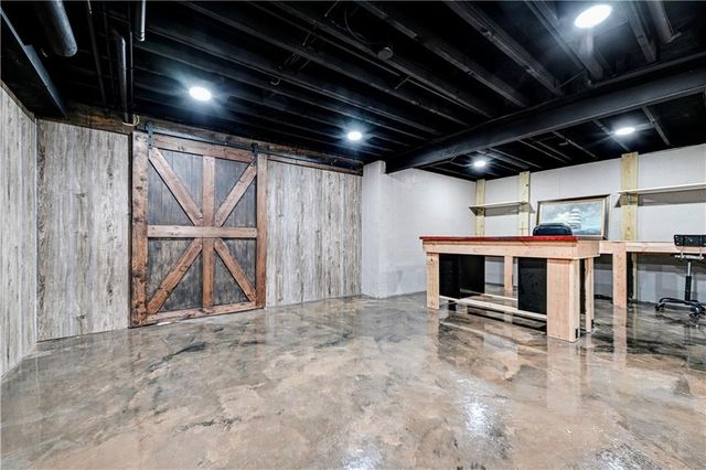 1480 E Sleepy Hollow Drive, Olathe, KS 66062