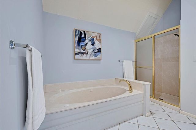 1480 E Sleepy Hollow Drive, Olathe, KS 66062