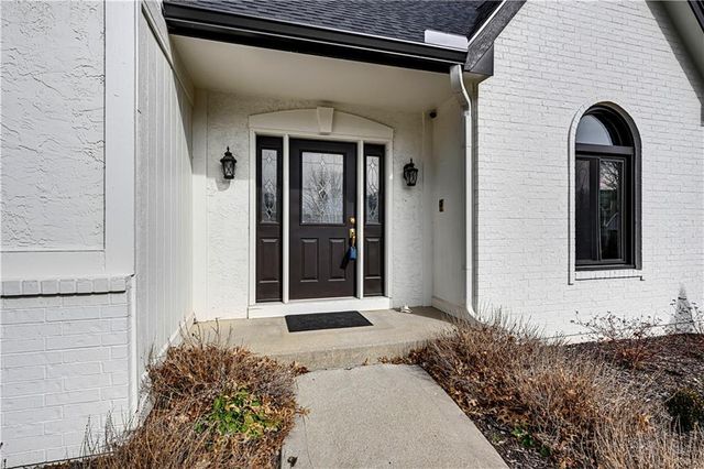 1480 E Sleepy Hollow Drive, Olathe, KS 66062