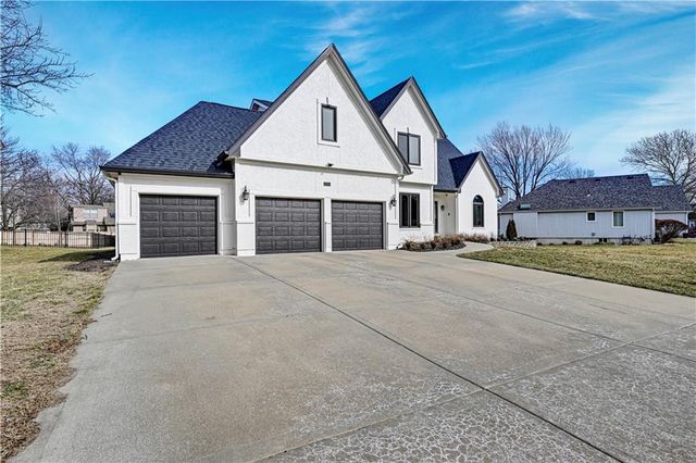 1480 E Sleepy Hollow Drive, Olathe, KS 66062