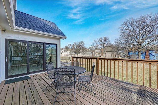 1480 E Sleepy Hollow Drive, Olathe, KS 66062