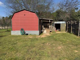 1829 W Gay Ave, Gladewater, TX 75647