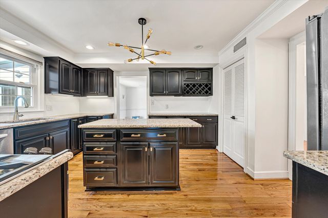 3725 Dogwood LN, Roanoke, VA 24015