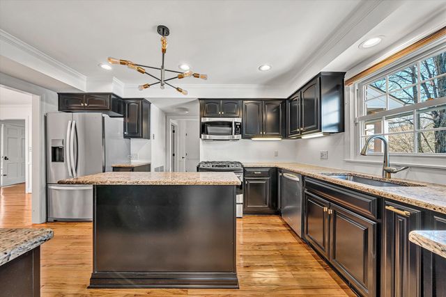 3725 Dogwood LN, Roanoke, VA 24015