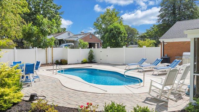 3725 Dogwood LN, Roanoke, VA 24015