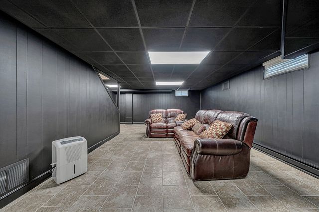 3725 Dogwood LN, Roanoke, VA 24015