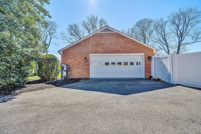 3725 Dogwood LN, Roanoke, VA 24015