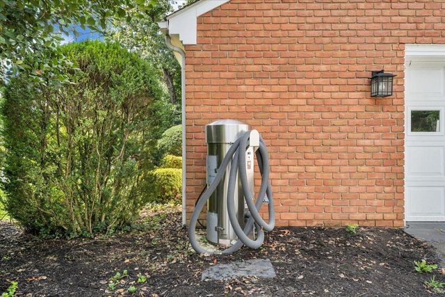 3725 Dogwood LN, Roanoke, VA 24015