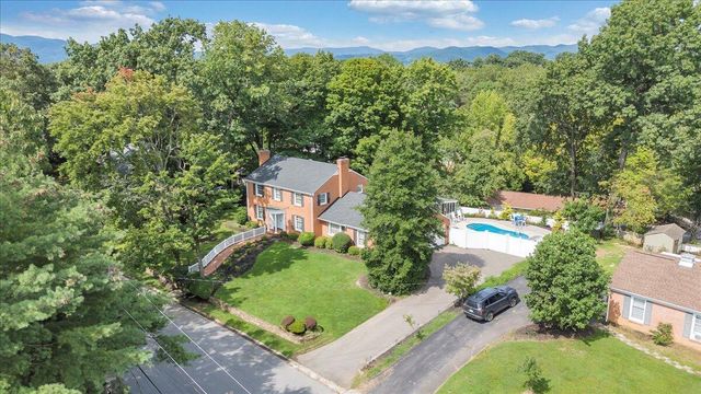 3725 Dogwood LN, Roanoke, VA 24015