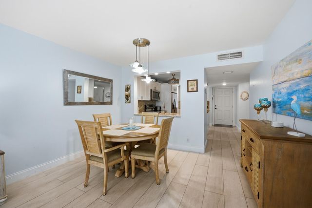 3138 Via Poinciana 306, Lake Worth, FL 33467