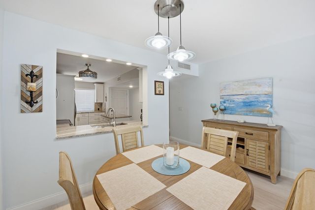 3138 Via Poinciana 306, Lake Worth, FL 33467