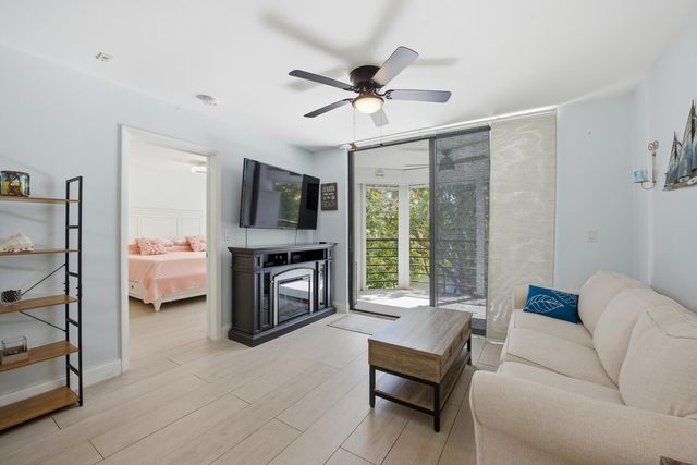 3138 Via Poinciana 306, Lake Worth, FL 33467