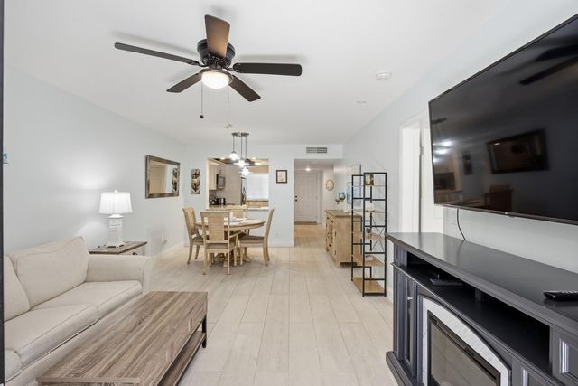 3138 Via Poinciana 306, Lake Worth, FL 33467