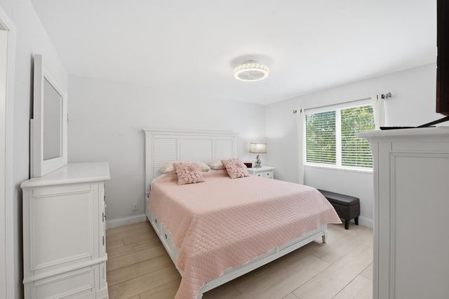 3138 Via Poinciana 306, Lake Worth, FL 33467