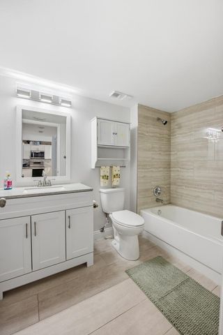 3138 Via Poinciana 306, Lake Worth, FL 33467