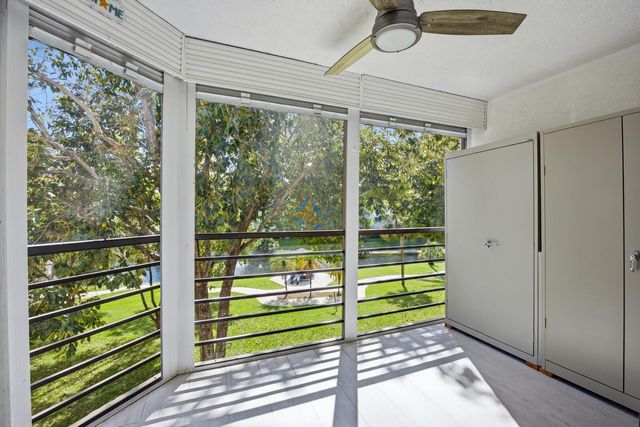 3138 Via Poinciana 306, Lake Worth, FL 33467