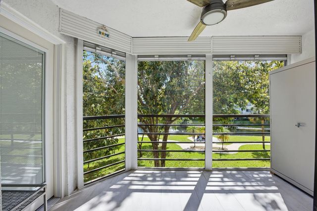 3138 Via Poinciana 306, Lake Worth, FL 33467