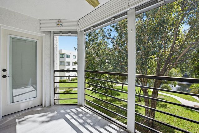 3138 Via Poinciana 306, Lake Worth, FL 33467