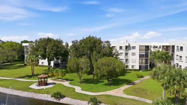 3138 Via Poinciana 306, Lake Worth, FL 33467