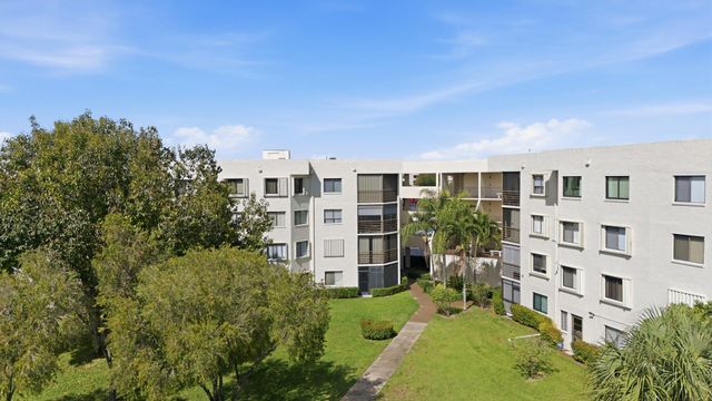 3138 Via Poinciana 306, Lake Worth, FL 33467