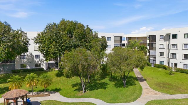 3138 Via Poinciana 306, Lake Worth, FL 33467