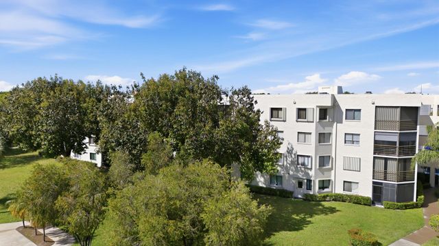 3138 Via Poinciana 306, Lake Worth, FL 33467