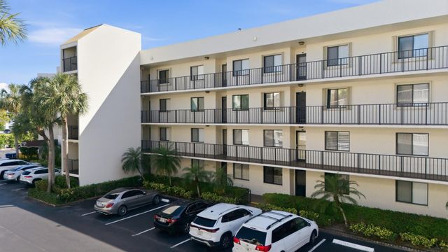 3138 Via Poinciana 306, Lake Worth, FL 33467