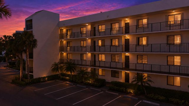 3138 Via Poinciana 306, Lake Worth, FL 33467