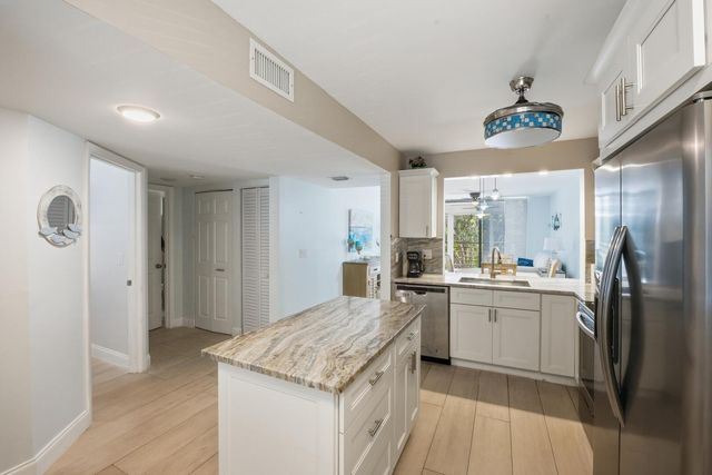 3138 Via Poinciana 306, Lake Worth, FL 33467