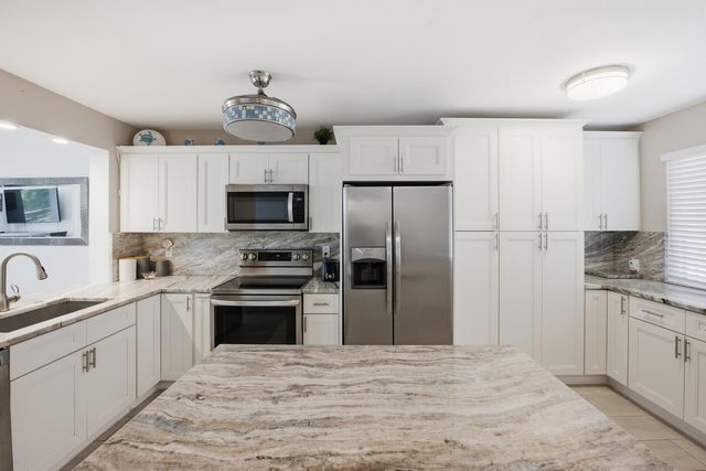 3138 Via Poinciana 306, Lake Worth, FL 33467