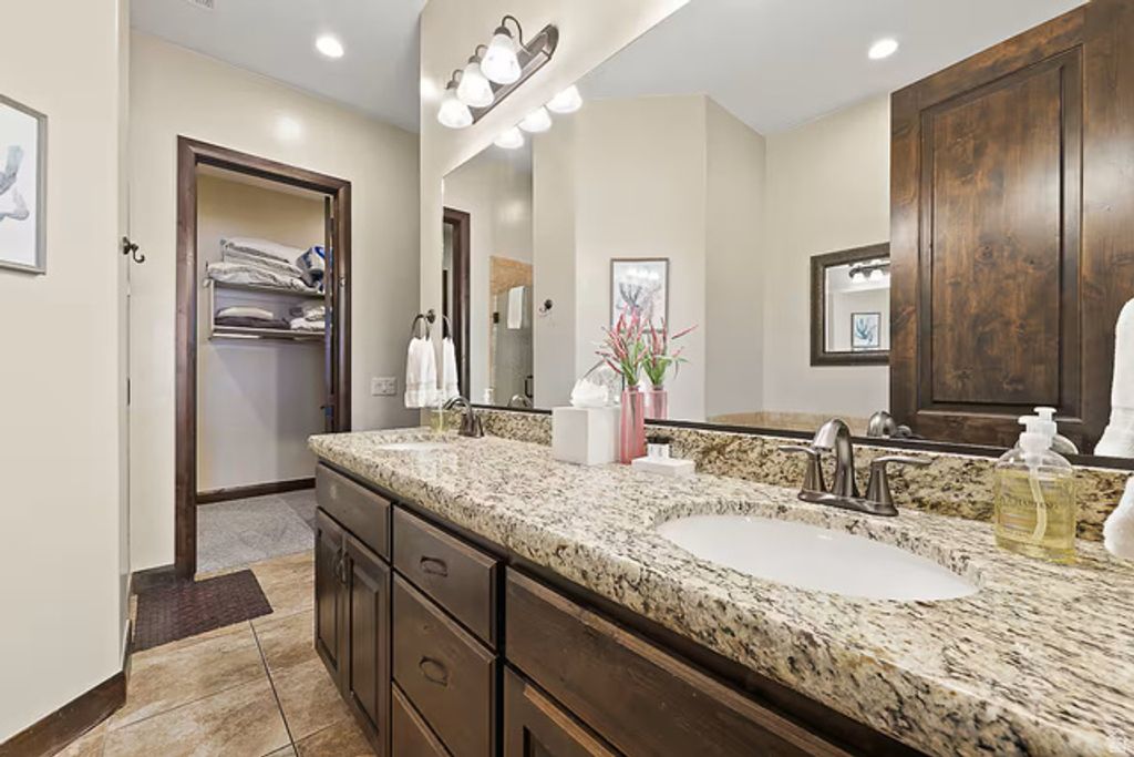 Image 18 of property listing at 4177 E CORAL DR, Washington, UT 84780