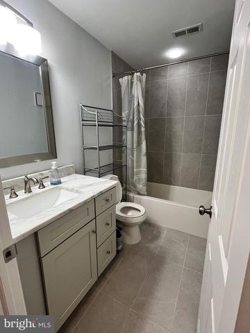 802-B CYPRESS POINT CIR, Mount Laurel, NJ 08054