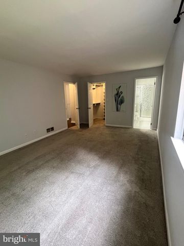 802-B CYPRESS POINT CIR, Mount Laurel, NJ 08054
