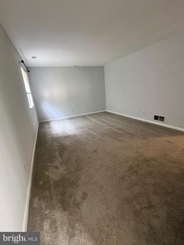 802-B CYPRESS POINT CIR, Mount Laurel, NJ 08054