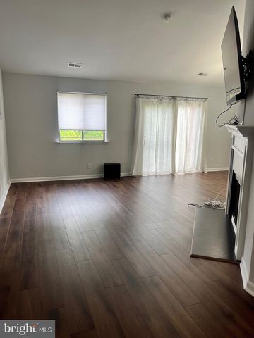 802-B CYPRESS POINT CIR, Mount Laurel, NJ 08054