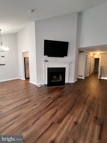 802-B CYPRESS POINT CIR, Mount Laurel, NJ 08054
