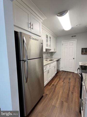 802-B CYPRESS POINT CIR, Mount Laurel, NJ 08054